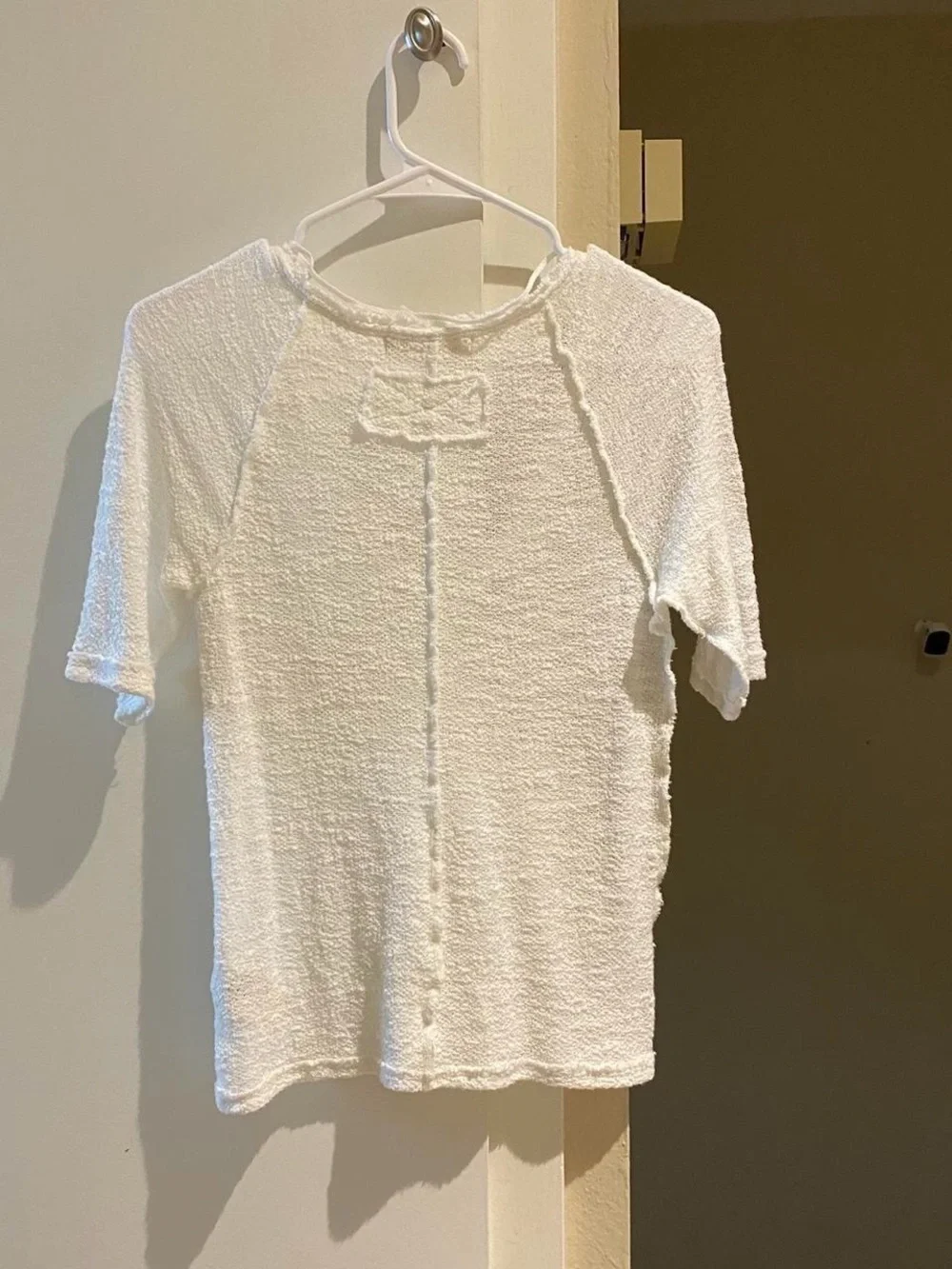 Free people White Textured V-Neck Women’s Top